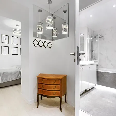 200 No.1 Ogrod, Parking W Centrum *